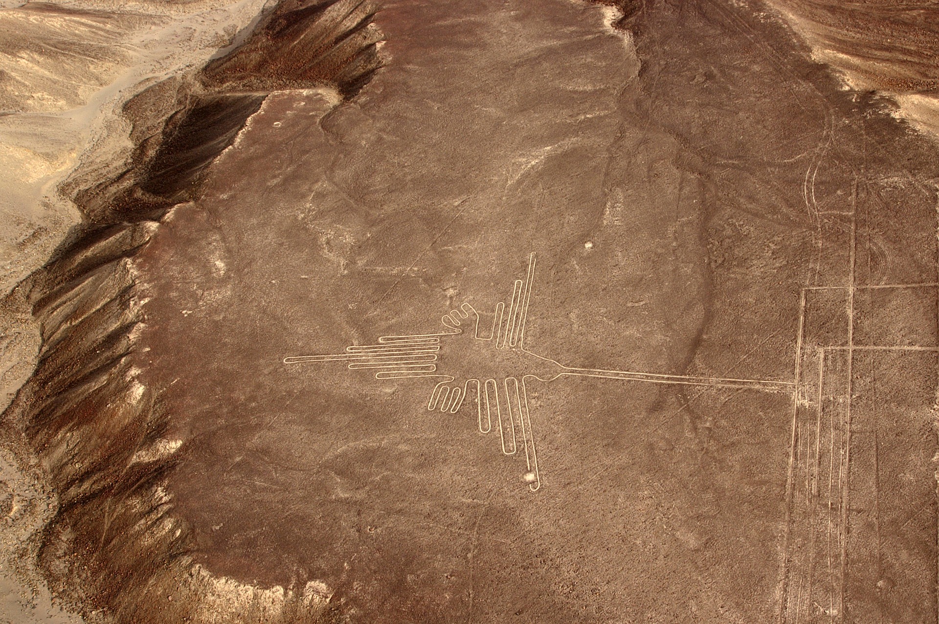 Desde Lima: Islas Ballestas, Sobrevuelo Líneas de Nazca & Huacachina