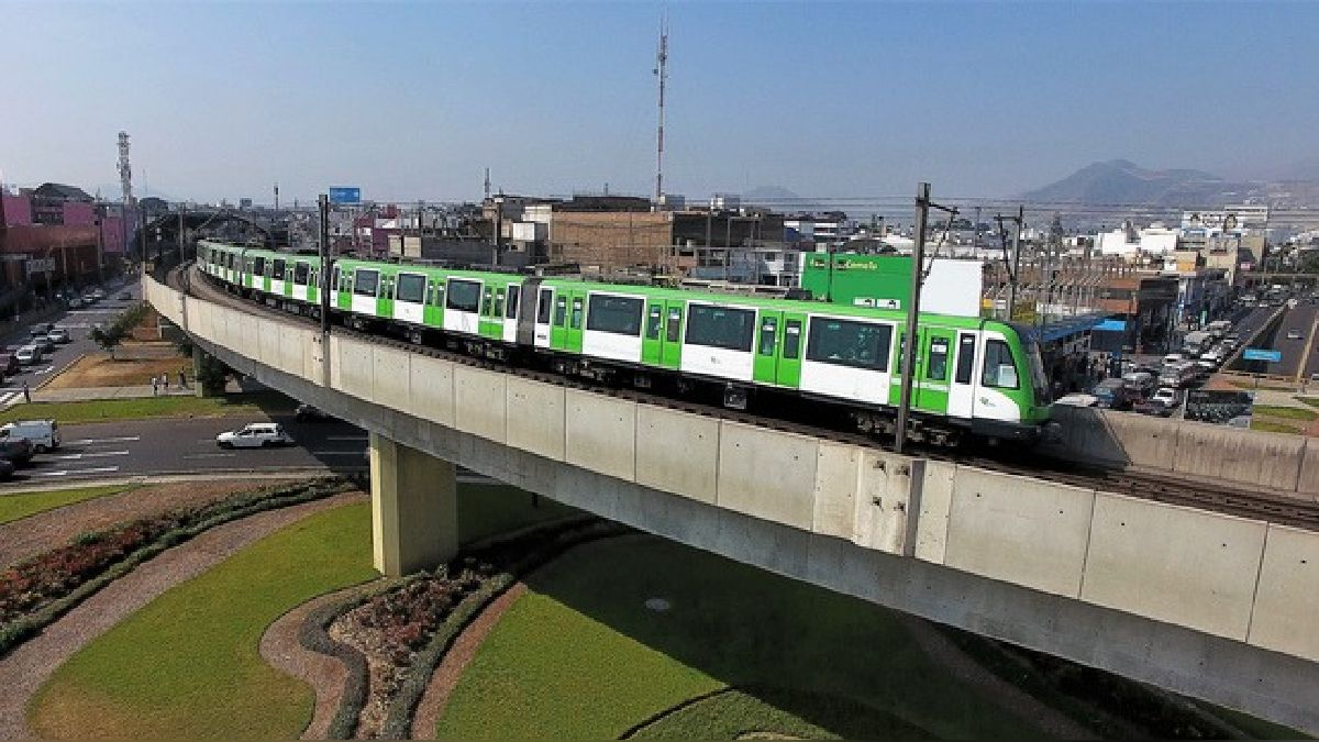 Lima Aujourd'hui: Vivez l'Expérience du Métro Élevé